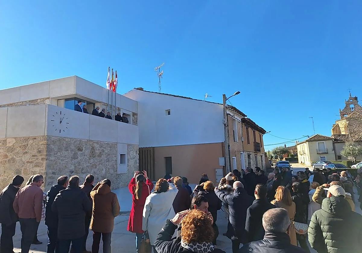 Inauguración de la casa consistorial.