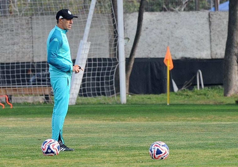 Guillermo Almada, durante una sesión de entrenamiento en la Ciudad Deportiva del Colo Colo.