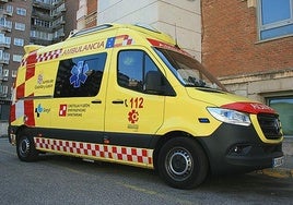 Herida tras ser atropellada por un coche aparcado que se deslizó por una cuesta