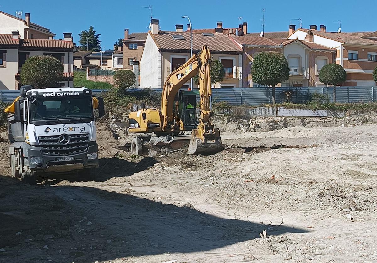 Obras en la parcela del futuro centro de salud de Cuéllar.