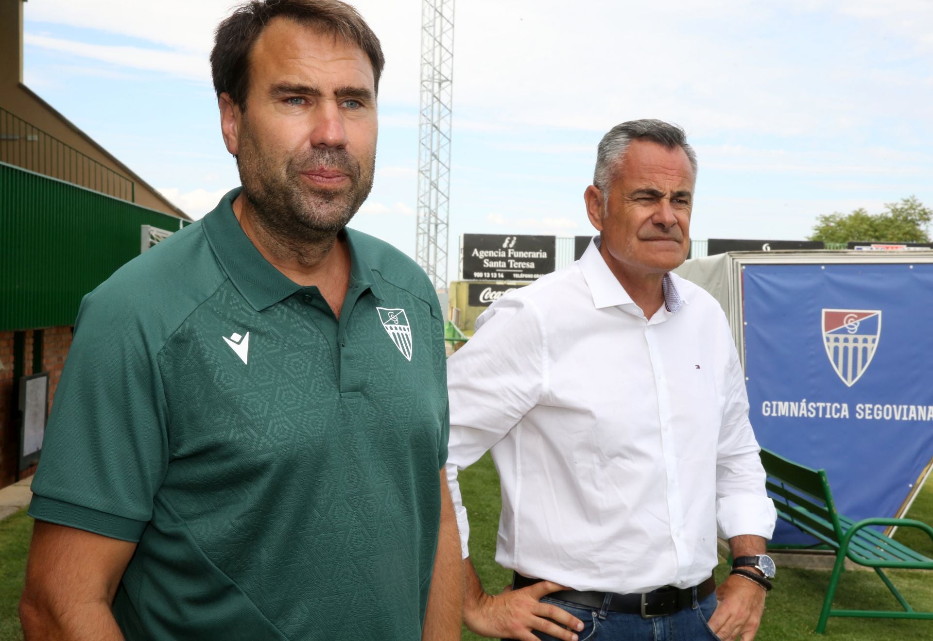 Fotos de la presentación de Iñaki Bea como nuevo entrenador de la Segoviana