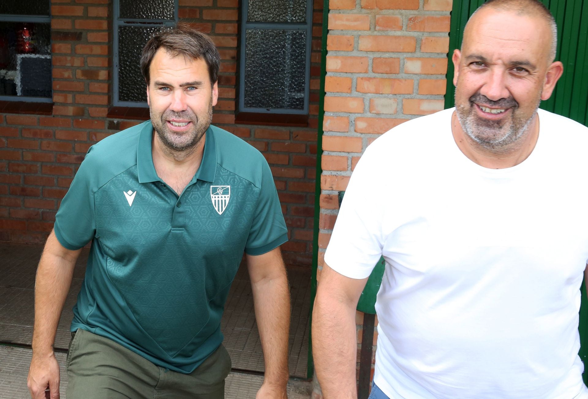 Fotos de la presentación de Iñaki Bea como nuevo entrenador de la Segoviana