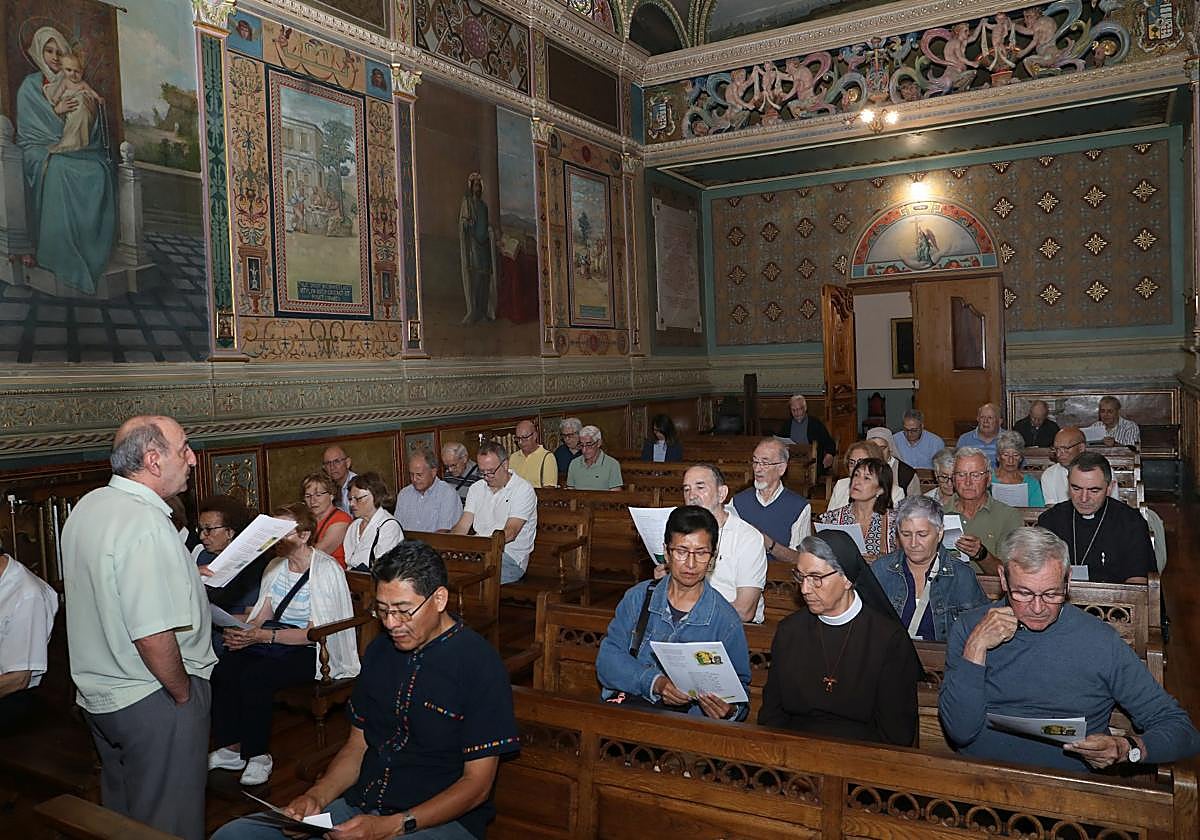 Los misioneros, en la jornada, celebrada al inicio en la capilla del Palacio Episcopal.