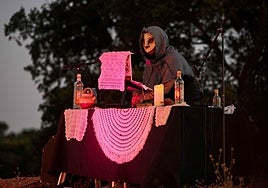 Uno de los momentos del videoclip de la canción 'Espejo Sol y Luna' de Castora Herz.