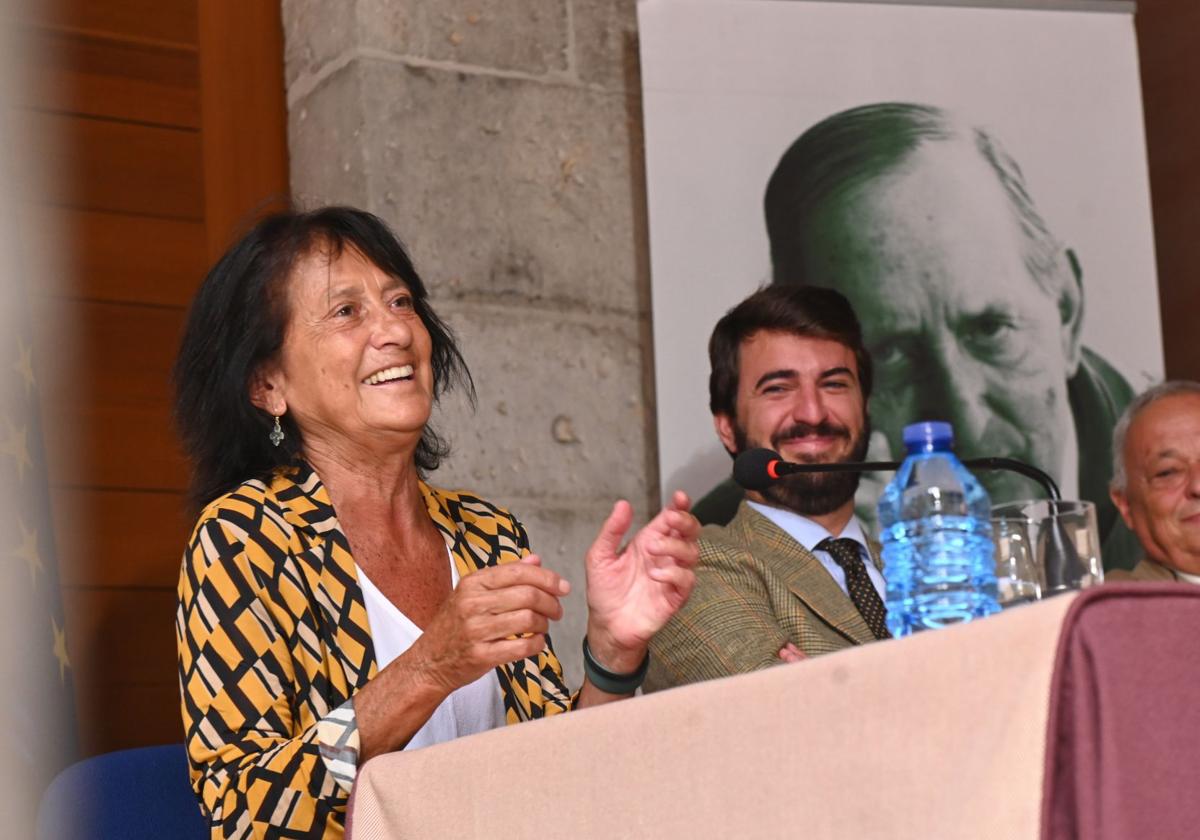 Elisa Delibes, en una reunión con responsables de la Junta.