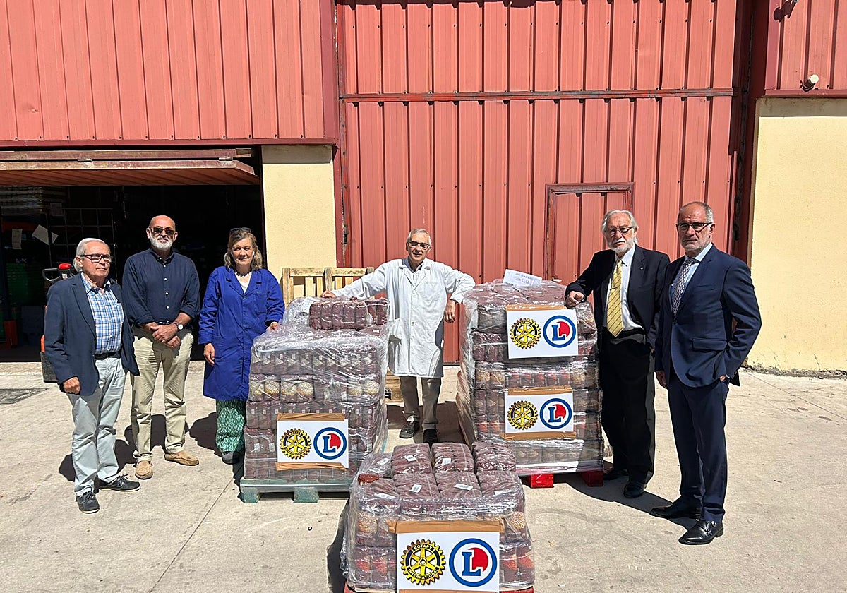 Entrega de las donaciones al Banco de Alimentos de León.