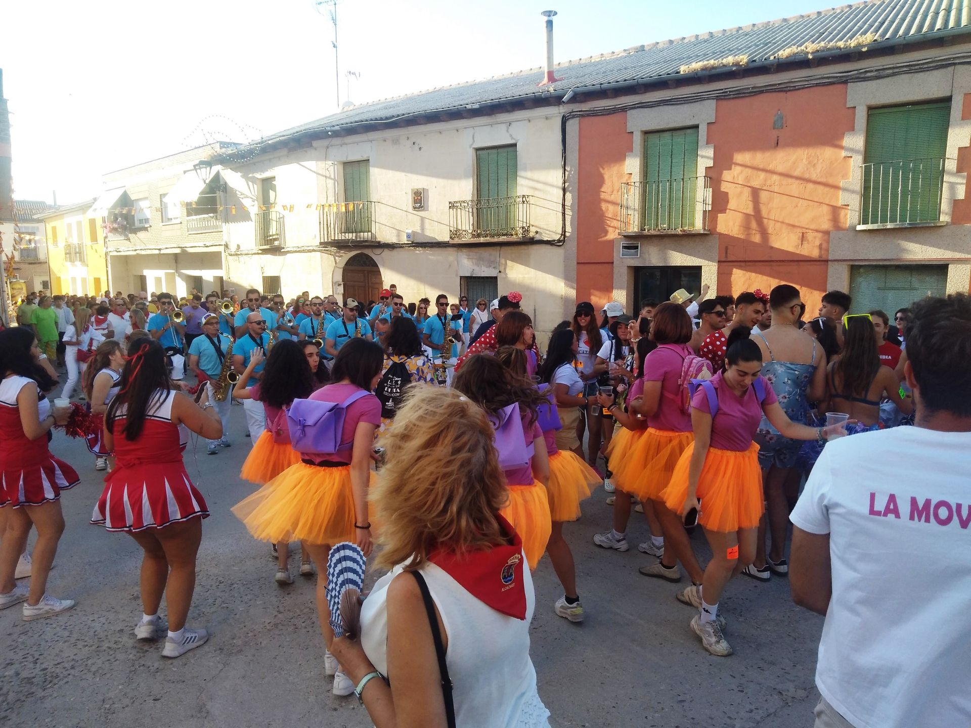 Las peñas festejan el inicio de las fiestas.