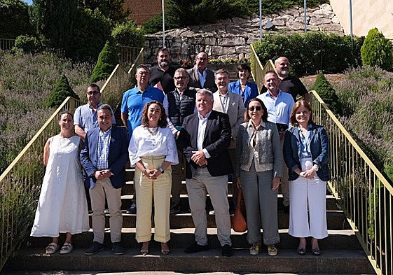 La consejera María González Corral, en una reunión de trabajo elebrada en la sede del Consejo Regulador de la Denominación de Origen Ribera del Duero.