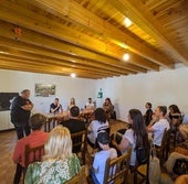 Richard Hernández, Alberto Sánchez, Rebeca Pasalodos, Carlos Badás y Elisa Cerrillo durante la mesa redonda celebrada en San Pelayo
