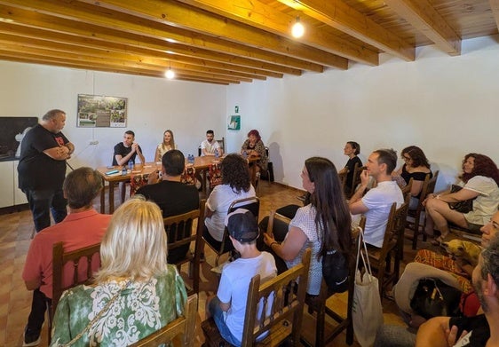 Richard Hernández, Alberto Sánchez, Rebeca Pasalodos, Carlos Badás y Elisa Cerrillo durante la mesa redonda celebrada en San Pelayo