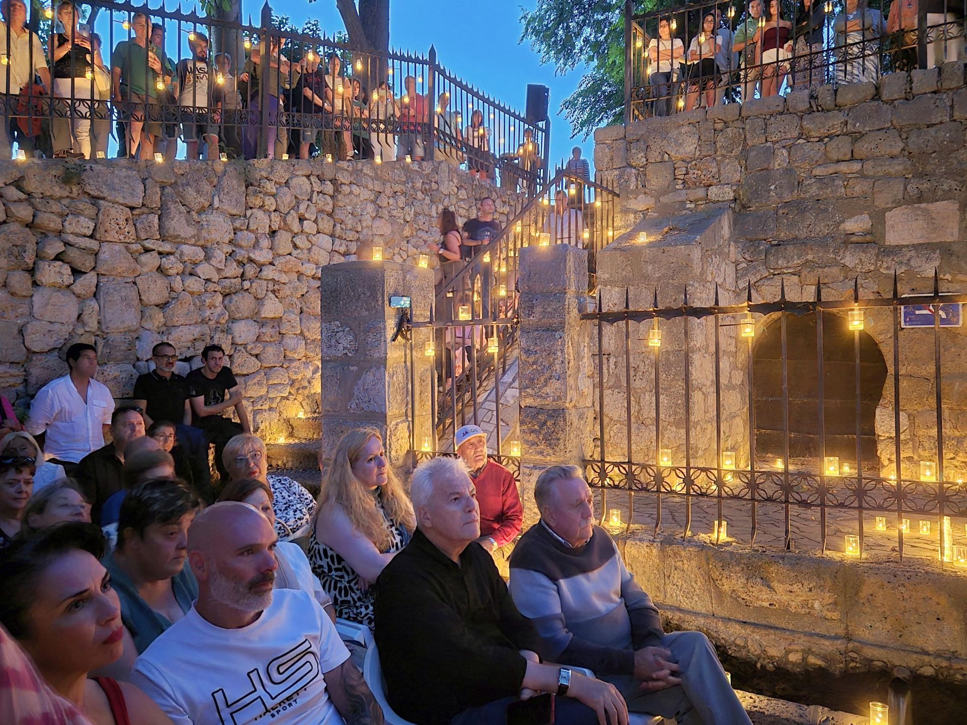 Las velas protagonizaron la noche en Baños de Cerrato.