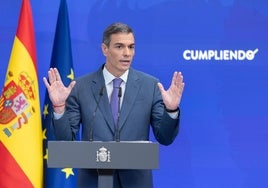 El presidente del Gobierno, Pedro Sánchez, comparece ayer ante los medios de comunicación para hacer balance del curso político.