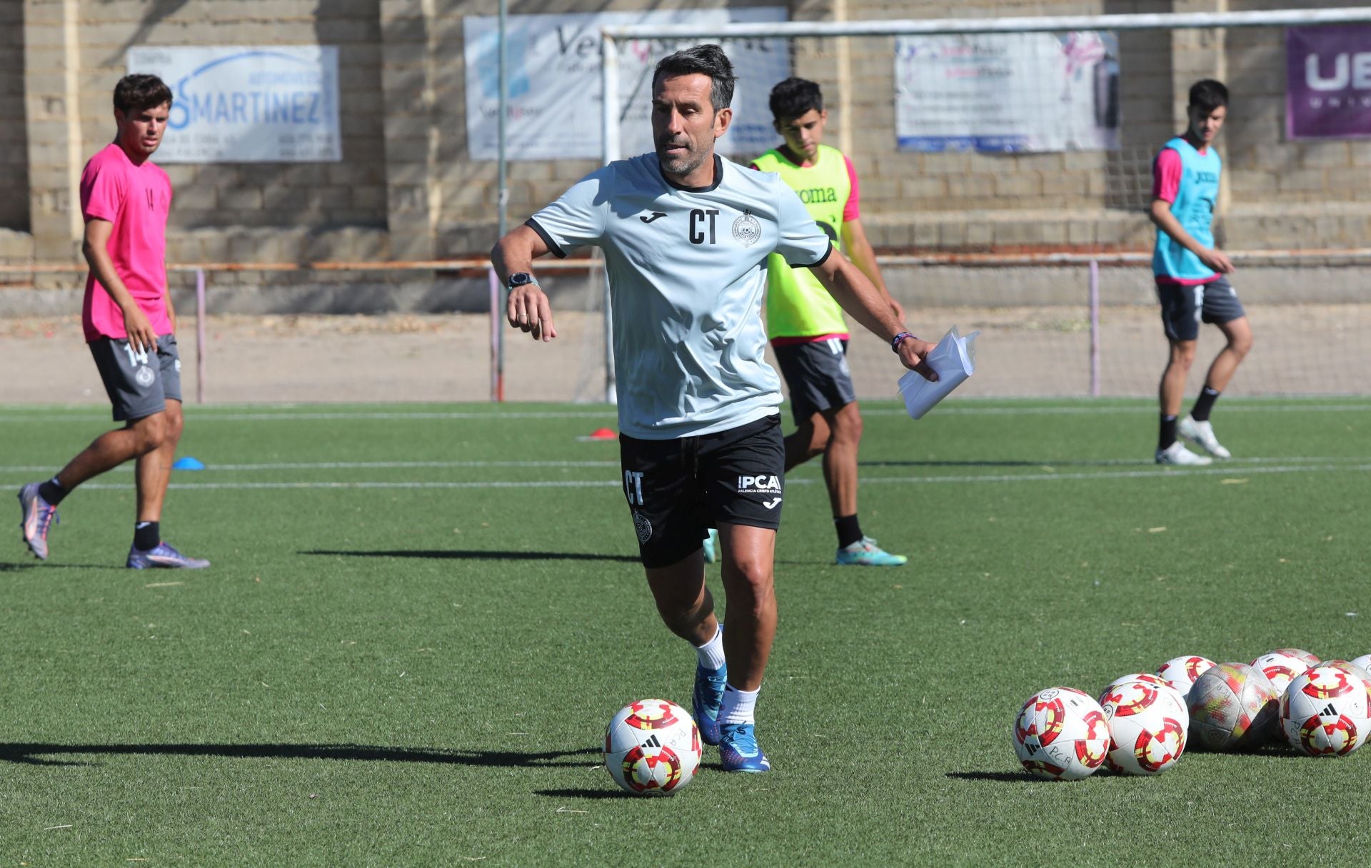 Chuchi Jorques dirige el primer entrenamiento de la pretemporada del Palencia Cristo