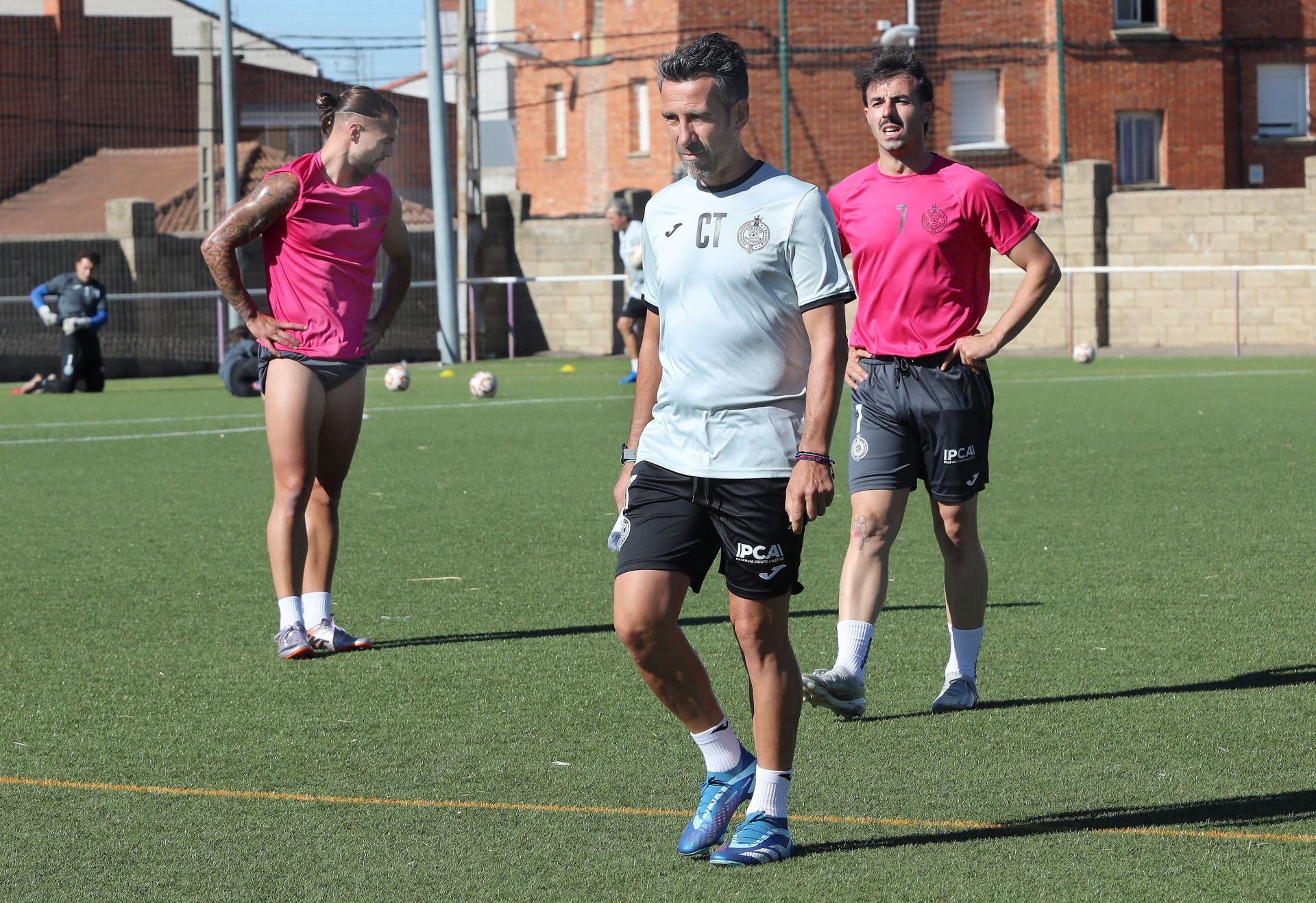 Chuchi Jorques dirige el primer entrenamiento de la pretemporada del Palencia Cristo