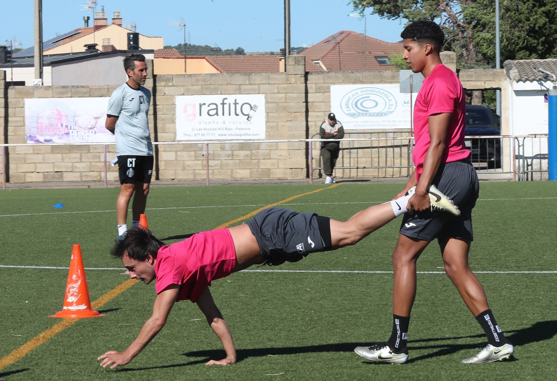 Chuchi Jorques dirige el primer entrenamiento de la pretemporada del Palencia Cristo