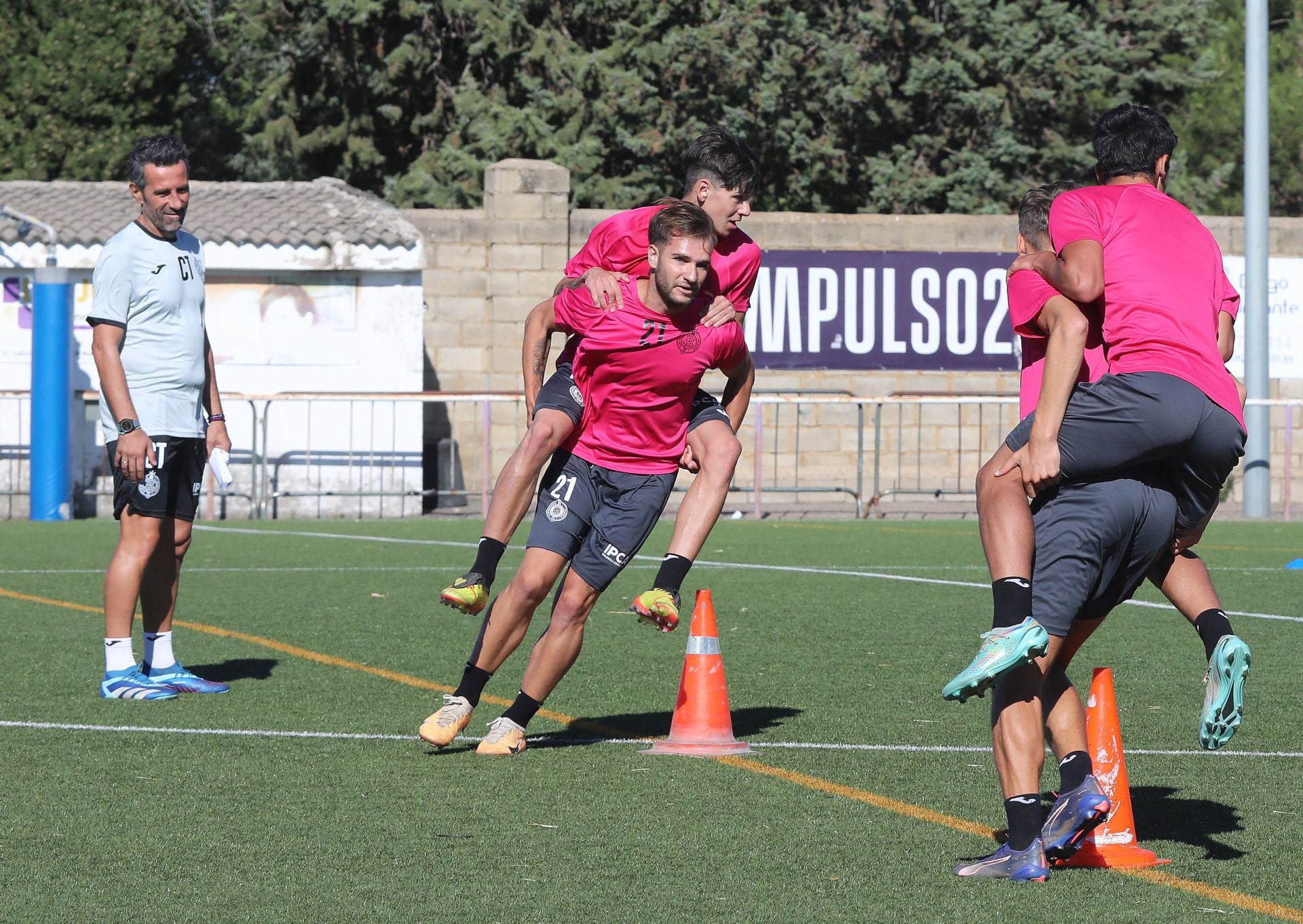 Chuchi Jorques dirige el primer entrenamiento de la pretemporada del Palencia Cristo