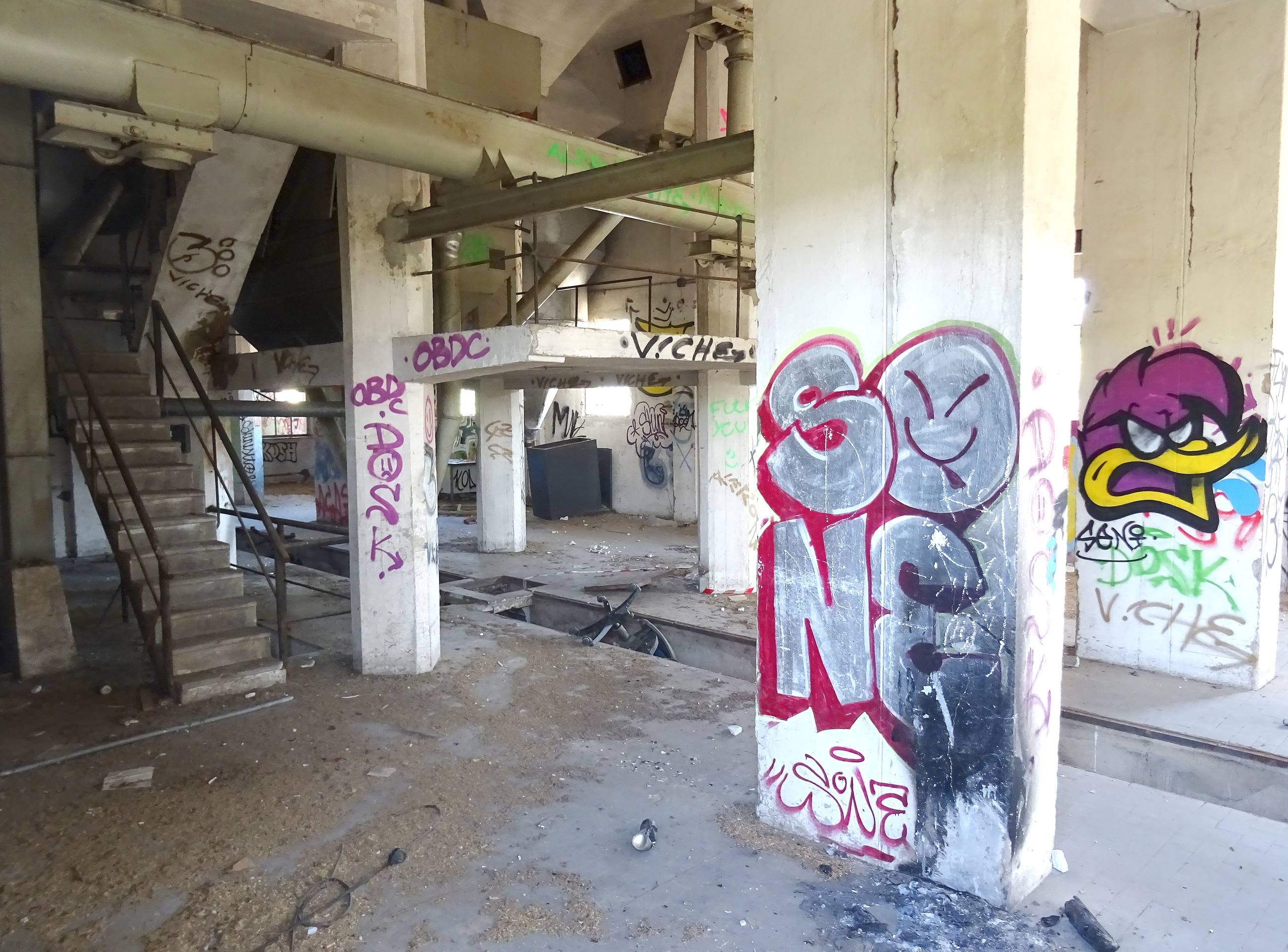 El estado del silo abandonado de la avenida de Gijón, en imágenes