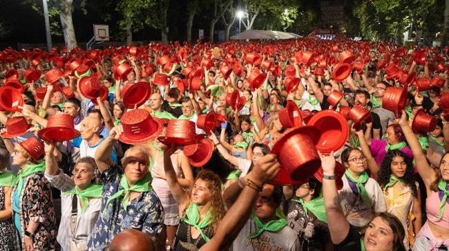 ¿En que año se creó una marea de chisteras en honor a Concha Velasco?