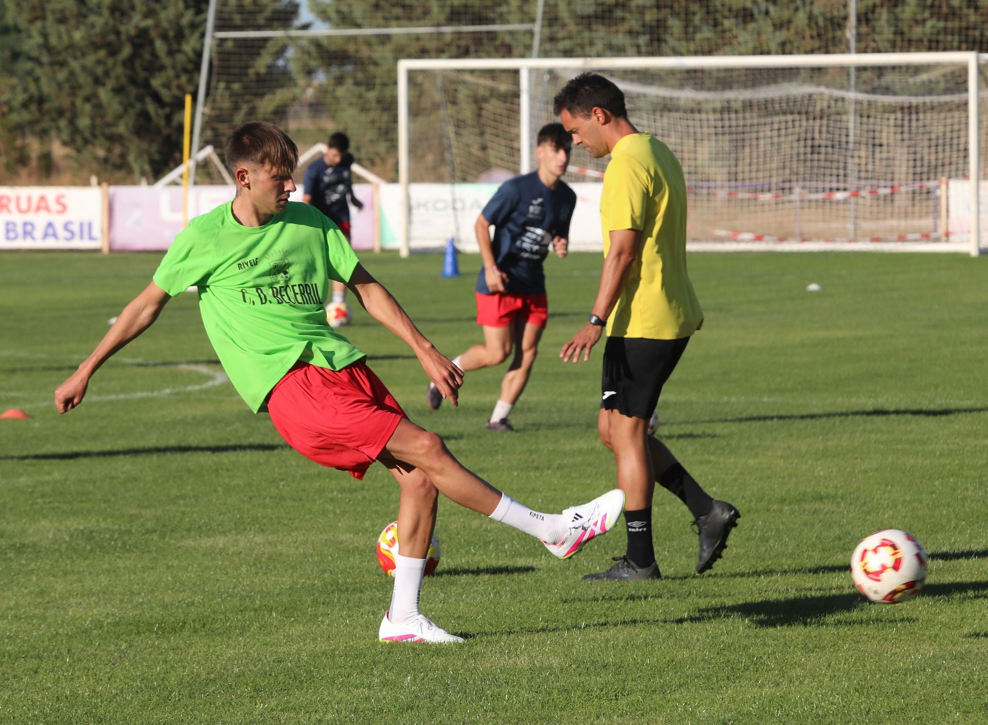 El balón vuelve a rodar en el Mariano Haro