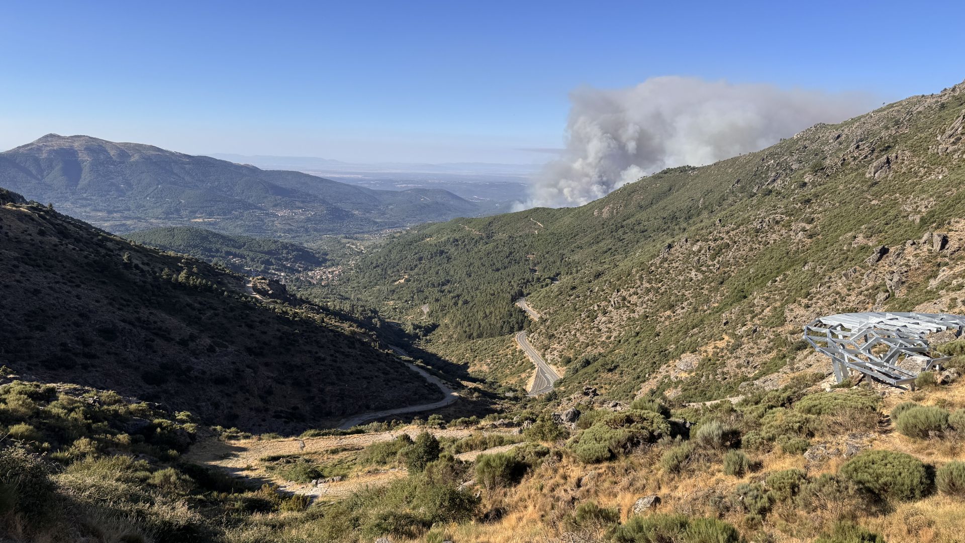 Las imágenes del incendio en Cuevas del Valle (Ávila)