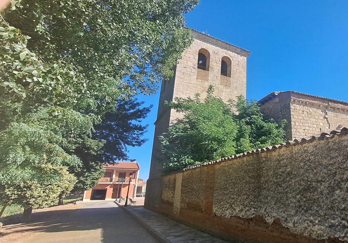Vista de una parte de la iglesia de Manquillos.