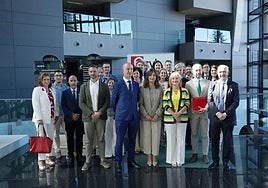 Firma del acuerdo de colaboración para el desarrollo del programa Experience Plus, este martes.