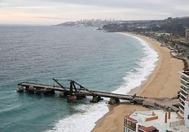 Las olas se estrellan tras la alerta de tsunami generada por las autoridades locales, en el extremo oriental de Rusia.