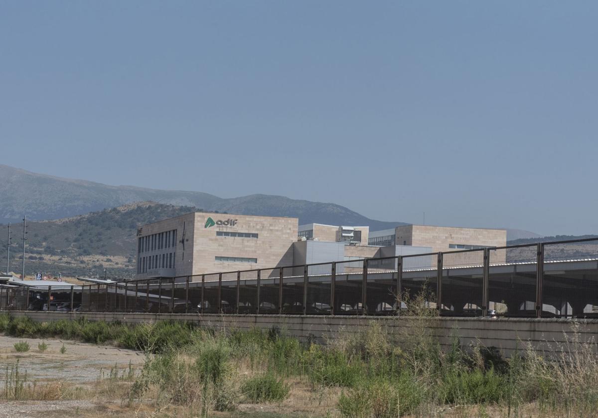 Terrenos donde se ampliará el aparcamiento de la estación del AVE Segovia-Guiomar.