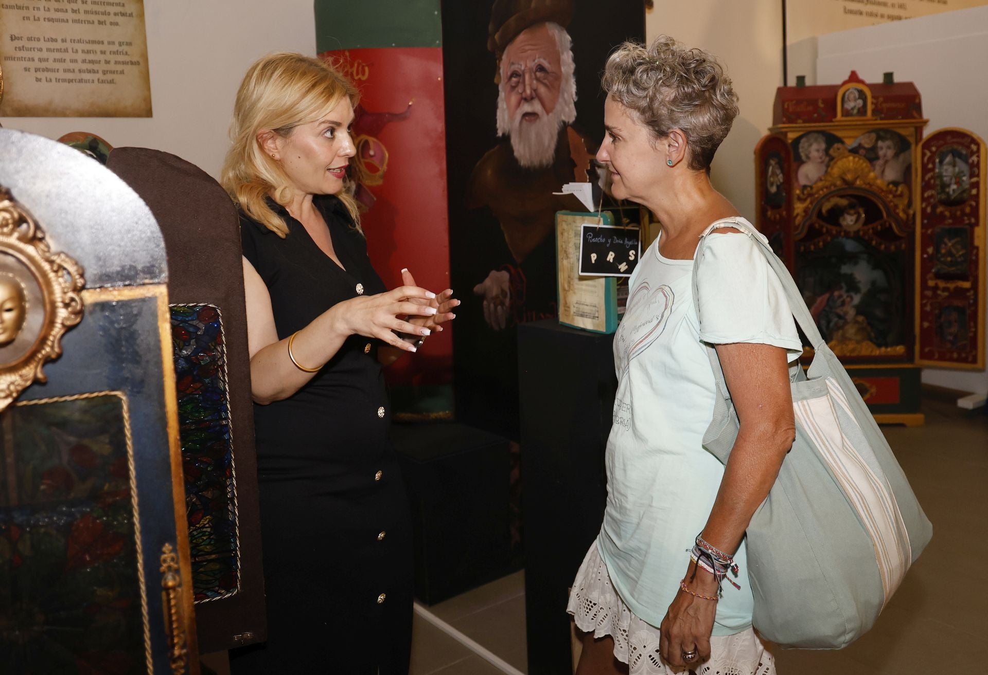 Una princesa visita el Museo de los Cuentos de Paredes