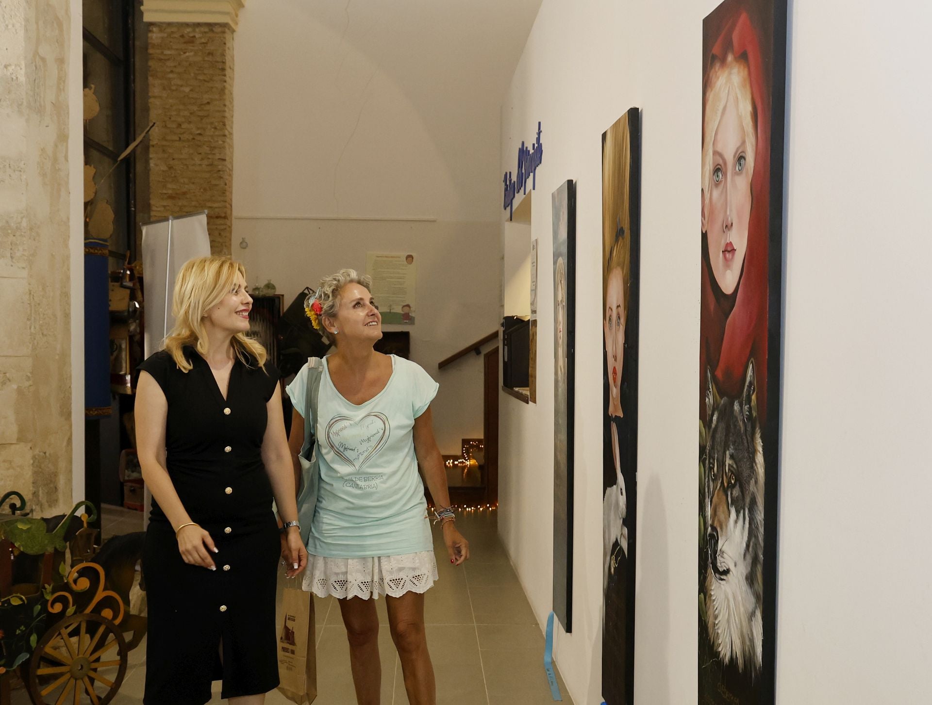 Una princesa visita el Museo de los Cuentos de Paredes