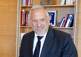 El presidente de las Cortes, Carlos Pollán.