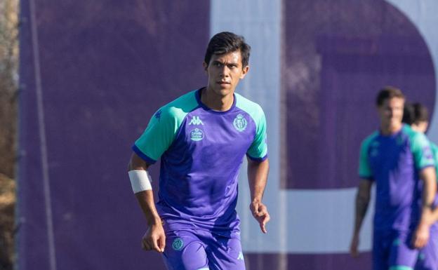 J.J. Macías, el futbolista mexicano a prueba con el primer equipo del Real Valladolid, durante la sesión de este jueves.