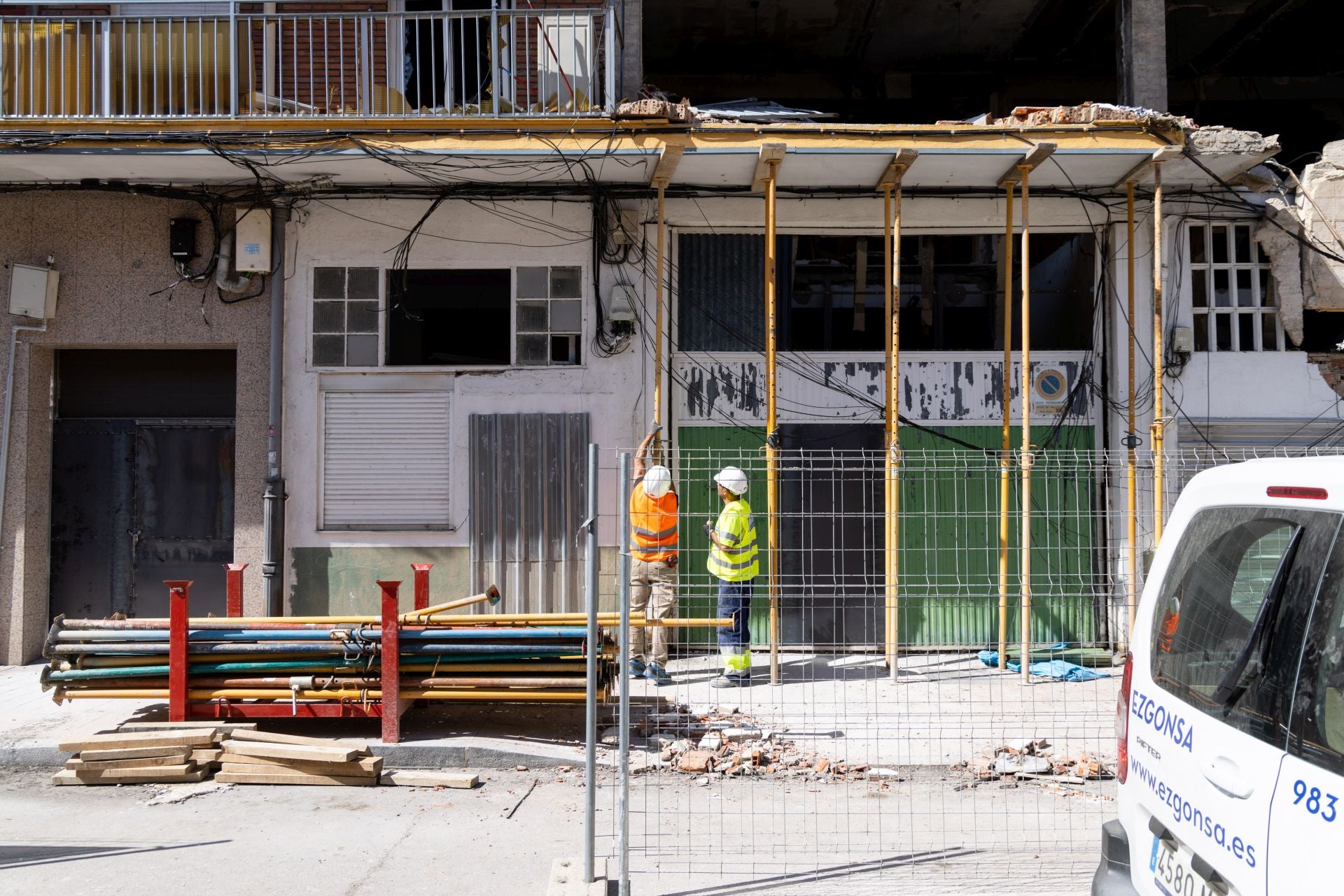 Apuntalado de la estructura del edificio, 8 de agosto.