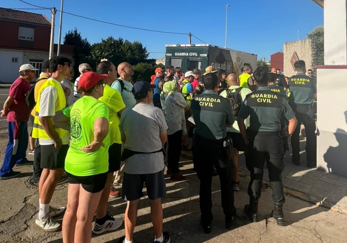 La Guardia Civil ha celebrado un 'briefing' esta mañana con los vecinos