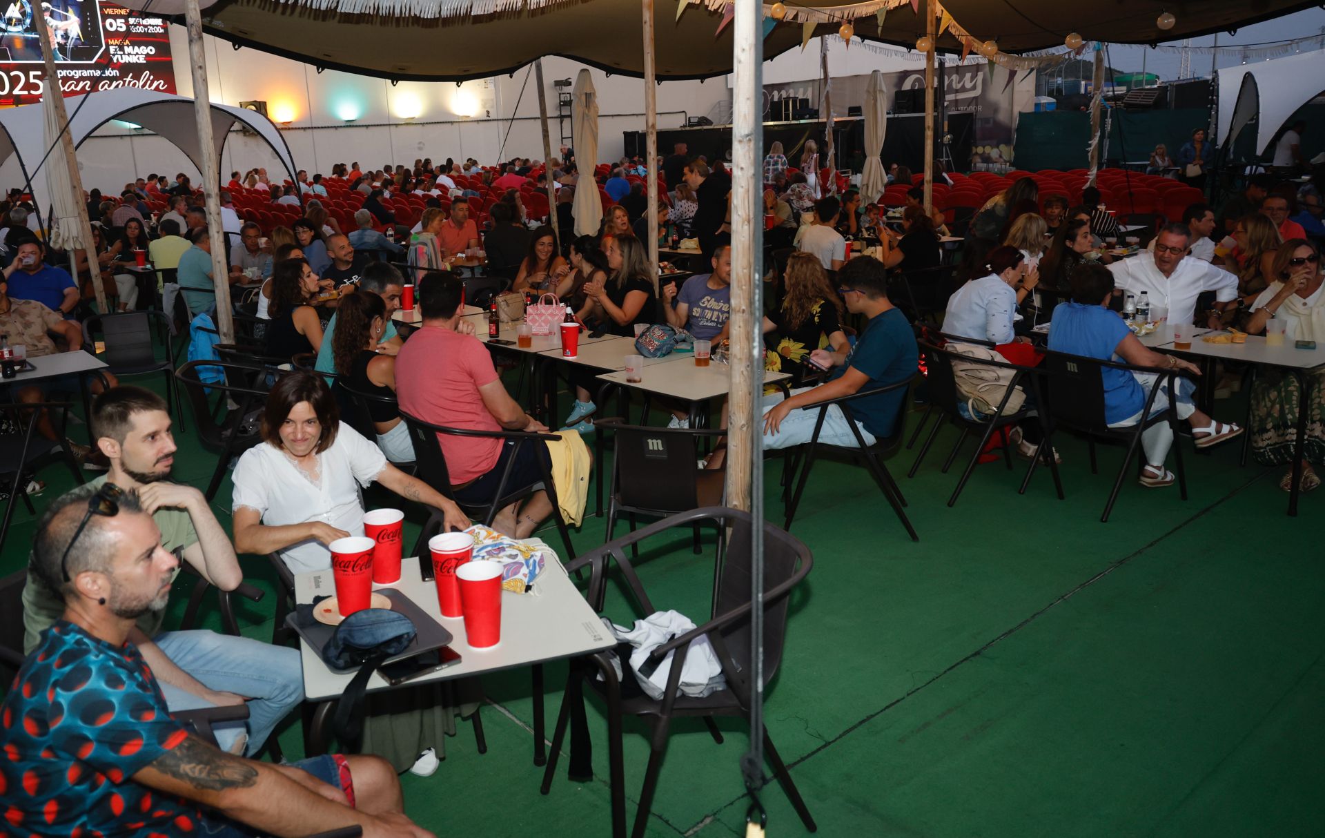 La música y el humor conjugan al aire libre en OMY