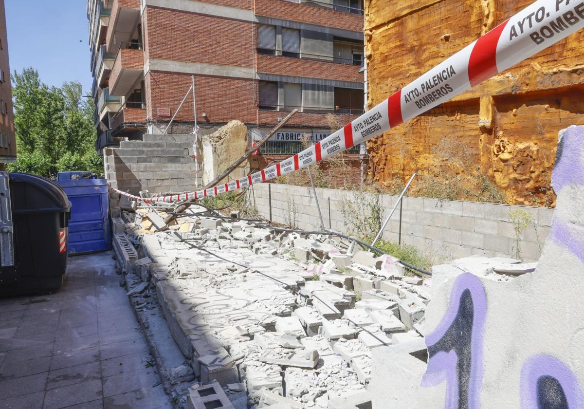 Muro derribado en la calle Marqués de Albaida.