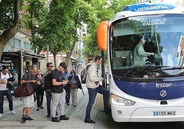 Parada de la Regional en la avenida Manuel Rivera de Palencia.