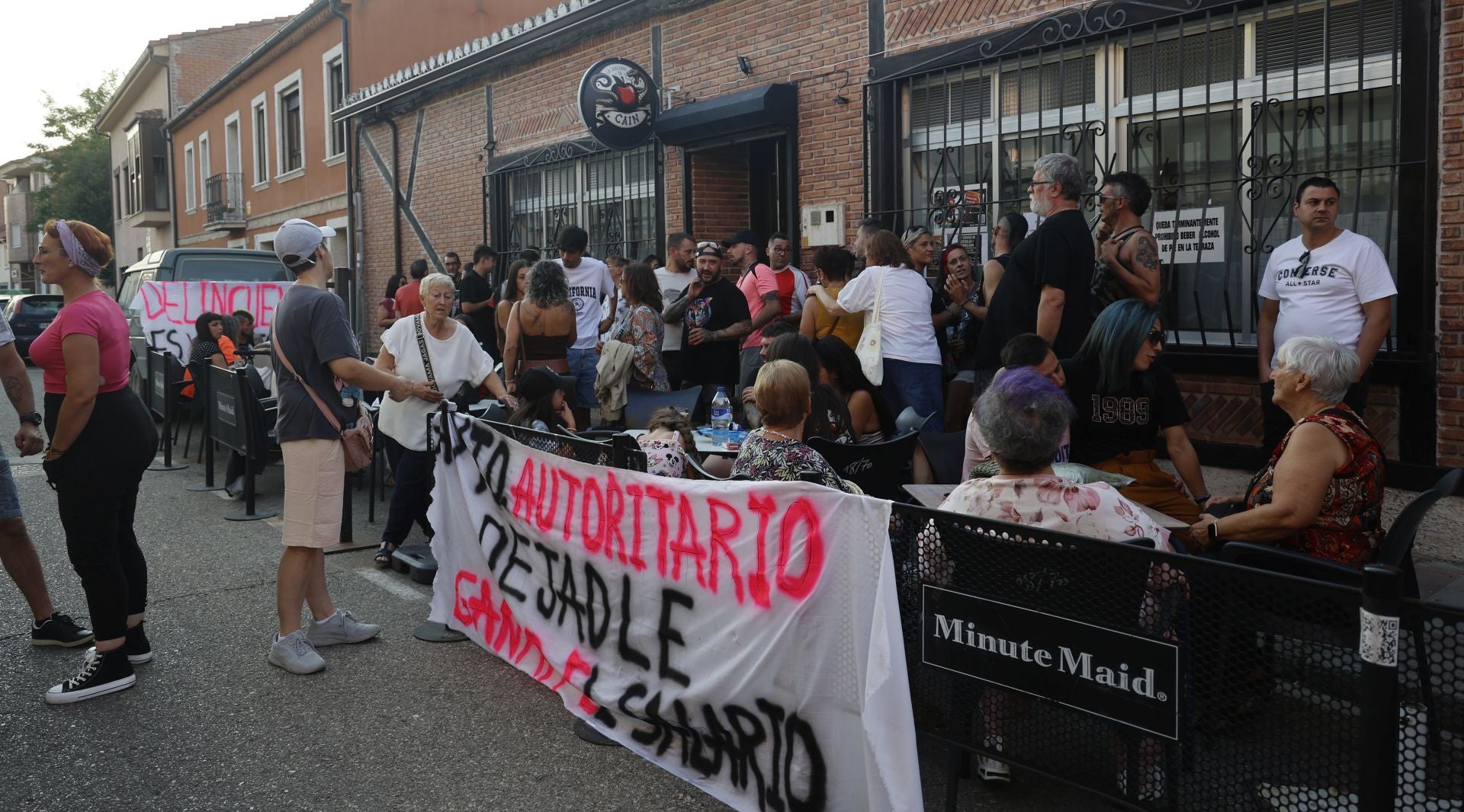 Venta de Baños apoya a un hostelero expedientado