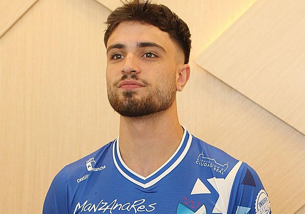 Eloy de Pablos, durante su presentación con el Quesos El Hidalgo Manzanares.