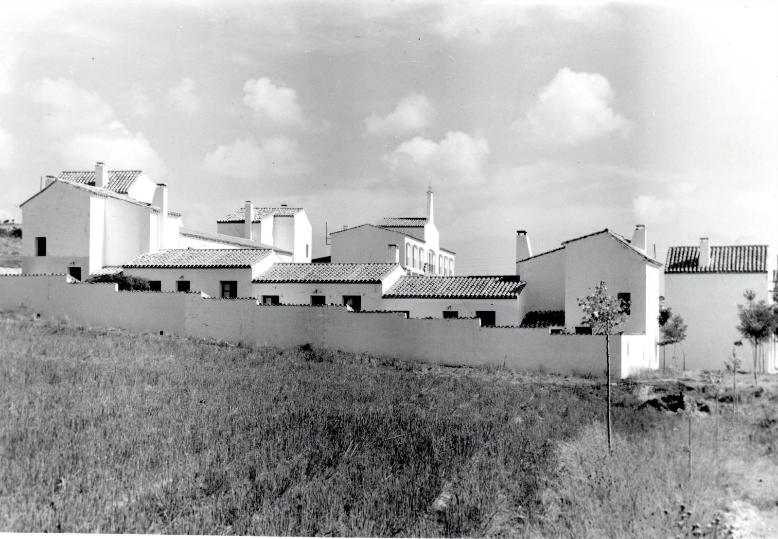 La Santa Espina, con las casas blancas, recién estrenado en los años 50.
