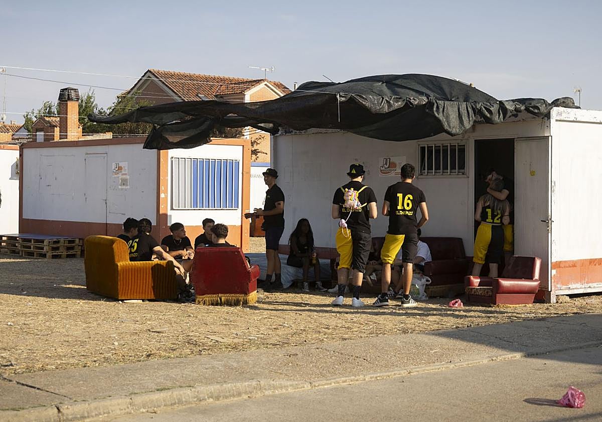 El boom de las casetas de obra para las fiestas: «Mi peña ha comprado una por mil euros»