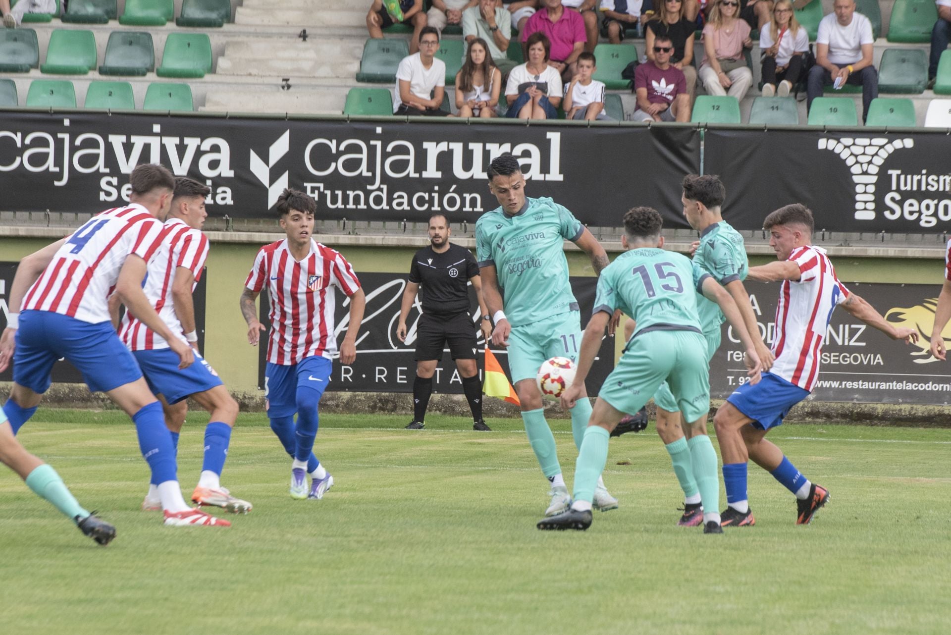 El debut de la renovada Segoviana, en imágenes