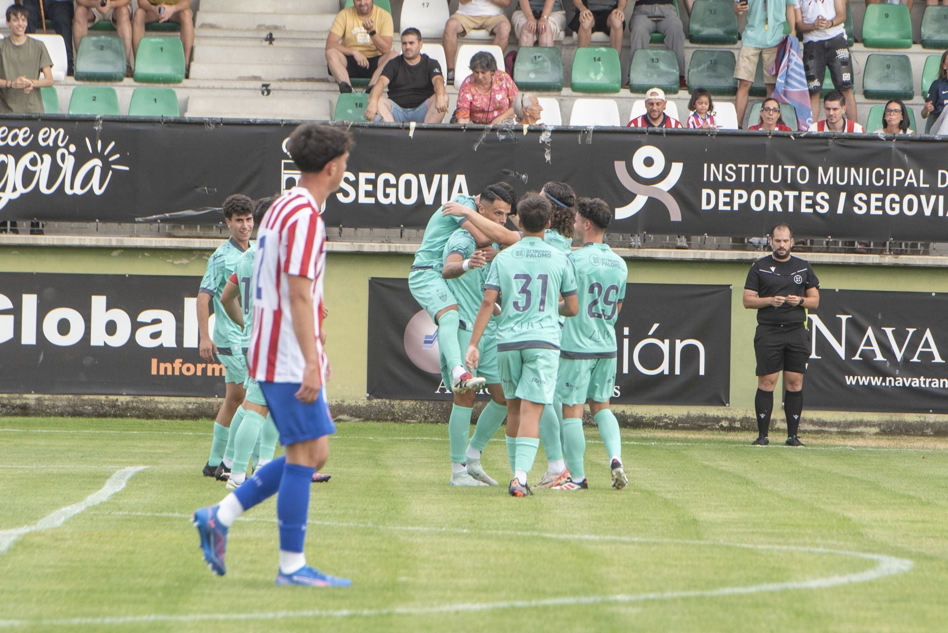 El debut de la renovada Segoviana, en imágenes