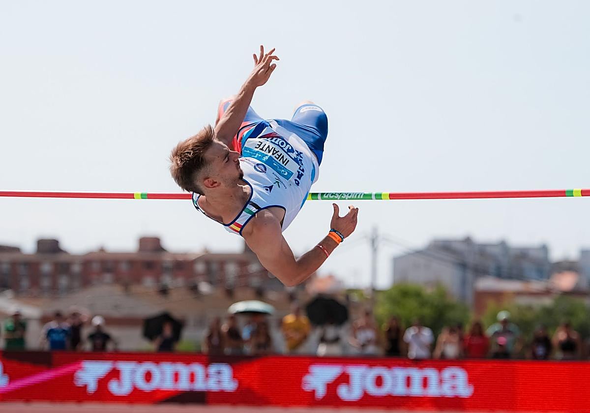 El palentino Álvaro Infante, en uno de sus saltos de altura en el Campeonato de España.