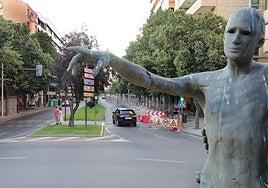Entrada a Casado del Alisal, vista desde el monumento a San Juan de Dios de la rotonda de San Lázaro.