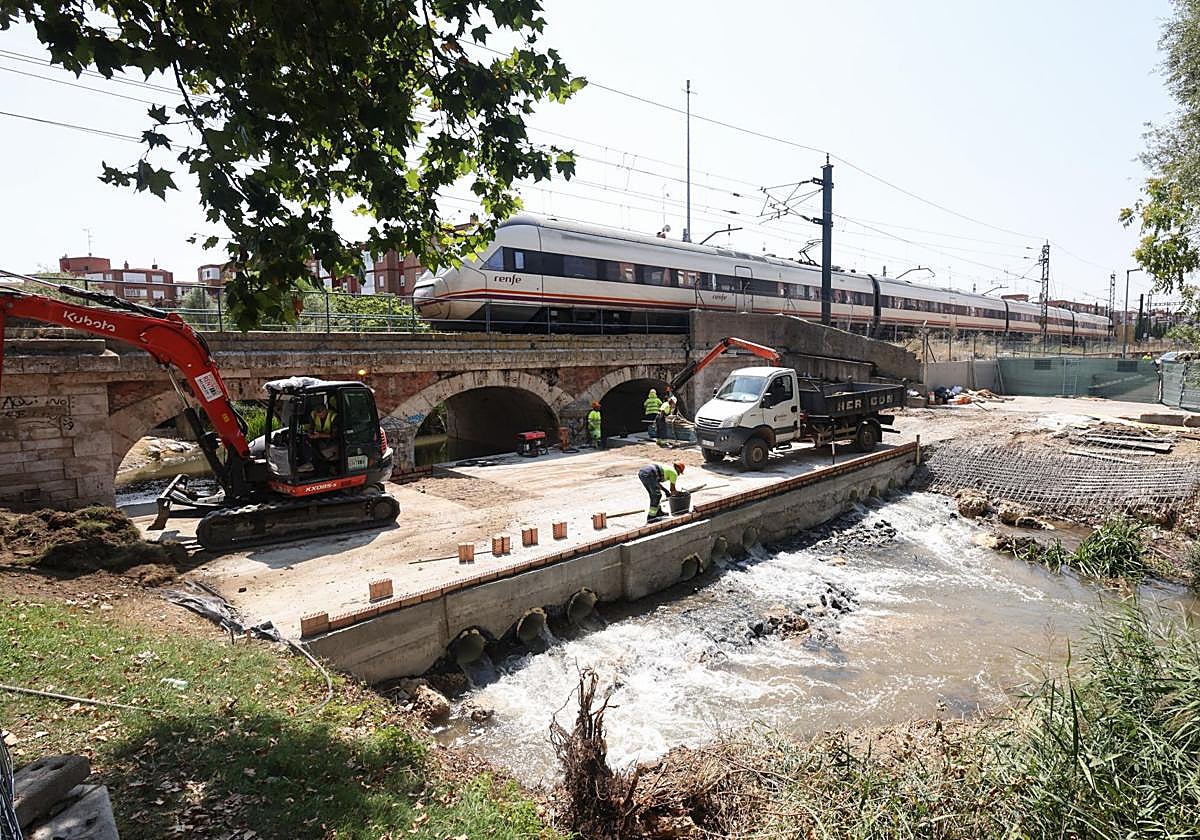 El Ayuntamiento califica de «aberración urbanística y ecológica» la obra de la tercera vía para el tren