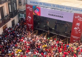 Concierto de Karavana en la plaza del Trigo en 2024.