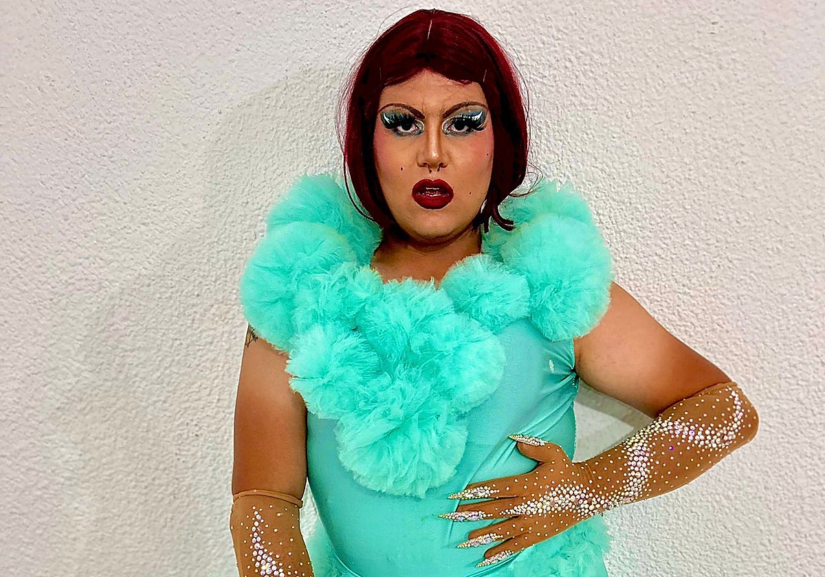 Lita Long, drag queen vallisoletana, minutos antes de su actuación de Quintanilla de Onésimo.