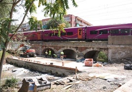 Obras de la ampliación de las vías de Adif sobre el Esgueva en Valladolid.