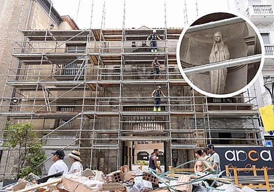 Instalación del andamiaje en la portada de acceso a Las Francesas desde la calle Santiago.